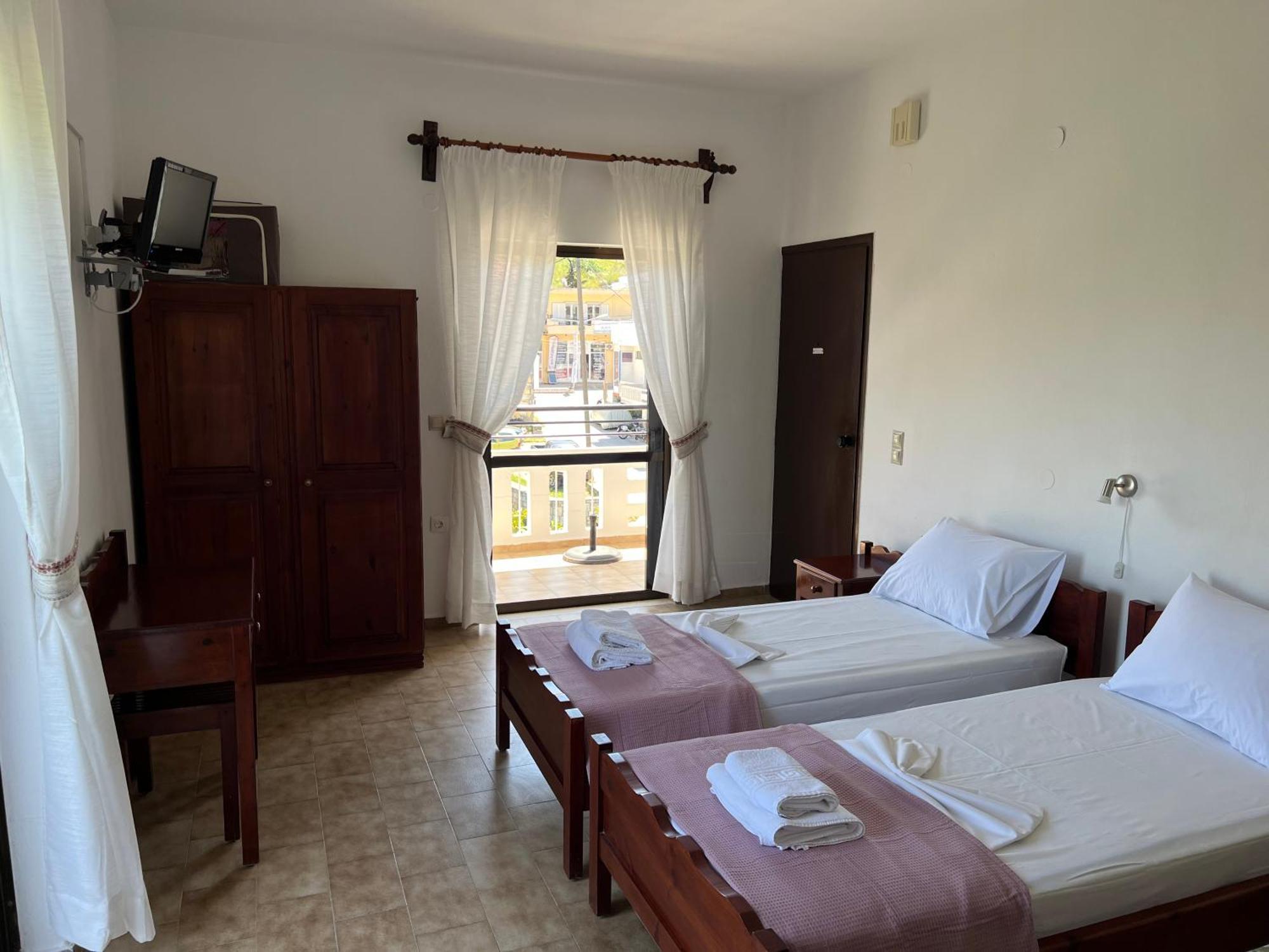 Zourpos Studios & Apartments Калівес Екстер'єр фото
